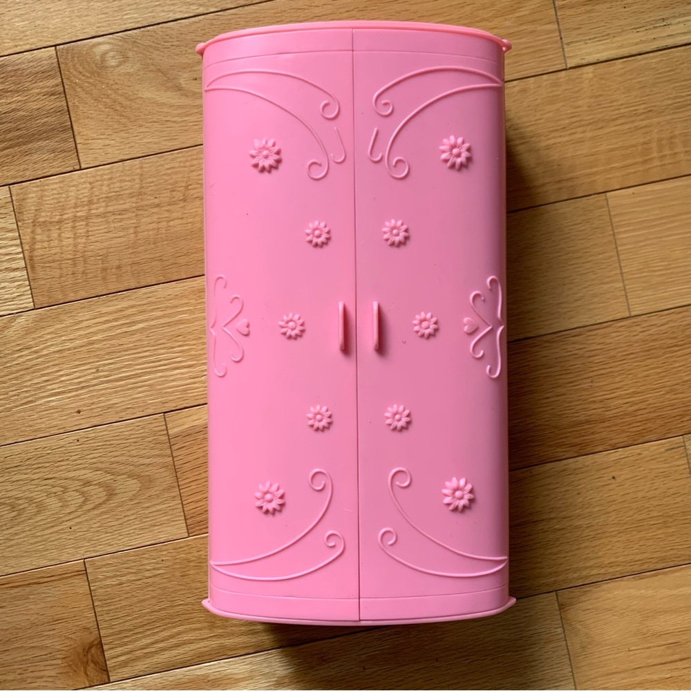 VINTAGE Barbie wardrobe closet